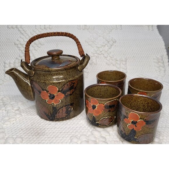 Japanese teapot bamboo handle and four cups, Handpainted floral motif - Picture 10 of 10